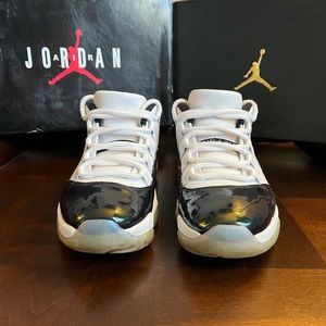 🔥Jordan Retro 11 low Iridescent Emerald (size 8.5)🔥